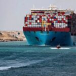 مواقع ملاحية: "جلوري" الجانحة بقناة السويس تنقل 60 ألف طن ذرة