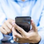غرامة 1200 دولار إذا اتصل أي موظف بزميله أثناء إجازته