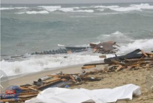 ايطاليا.. مصرع 59 مهاجرا على الأقل إثر غرق مركبهم في منطقة كالابريا ايطاليا.. مصرع 59 مهاجرا على الأقل إثر غرق مركبهم في منطقة كالابريا