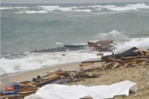 ايطاليا.. مصرع 59 مهاجرا على الأقل إثر غرق مركبهم في منطقة كالابريا ايطاليا.. مصرع 59 مهاجرا على الأقل إثر غرق مركبهم في منطقة كالابريا