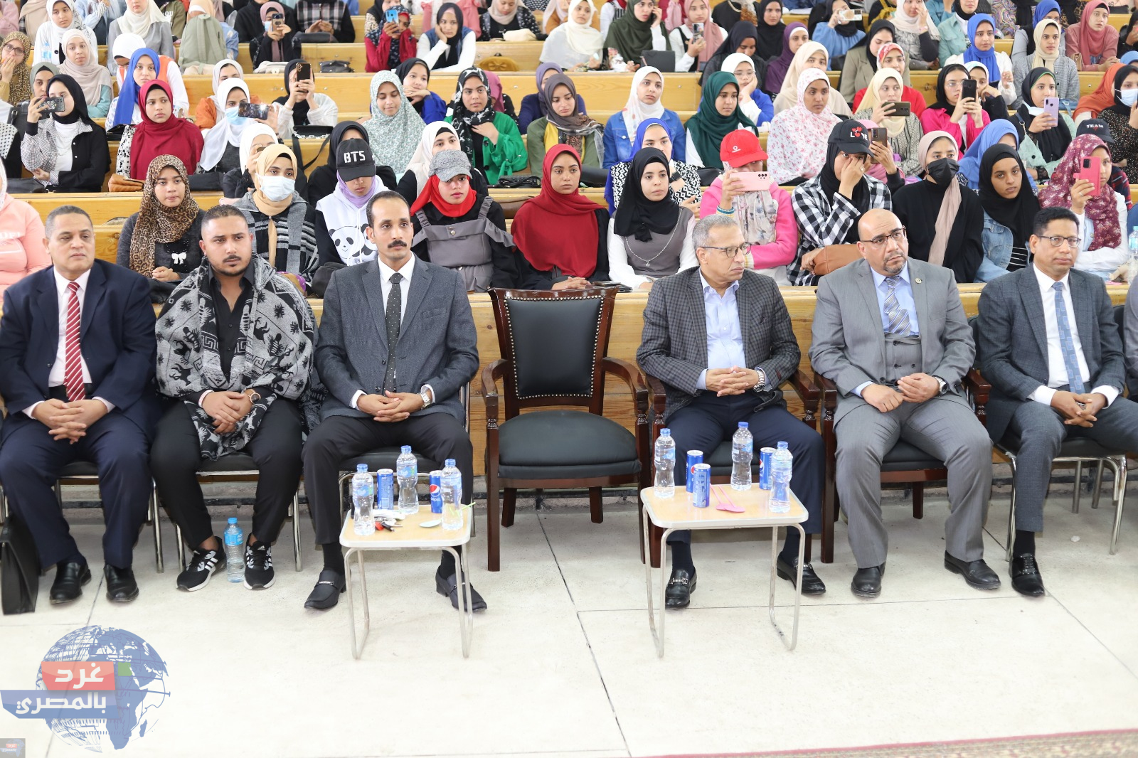” ومضات فنية ” .. حفلا فنيا بكلية حقوق جنوب الوادي