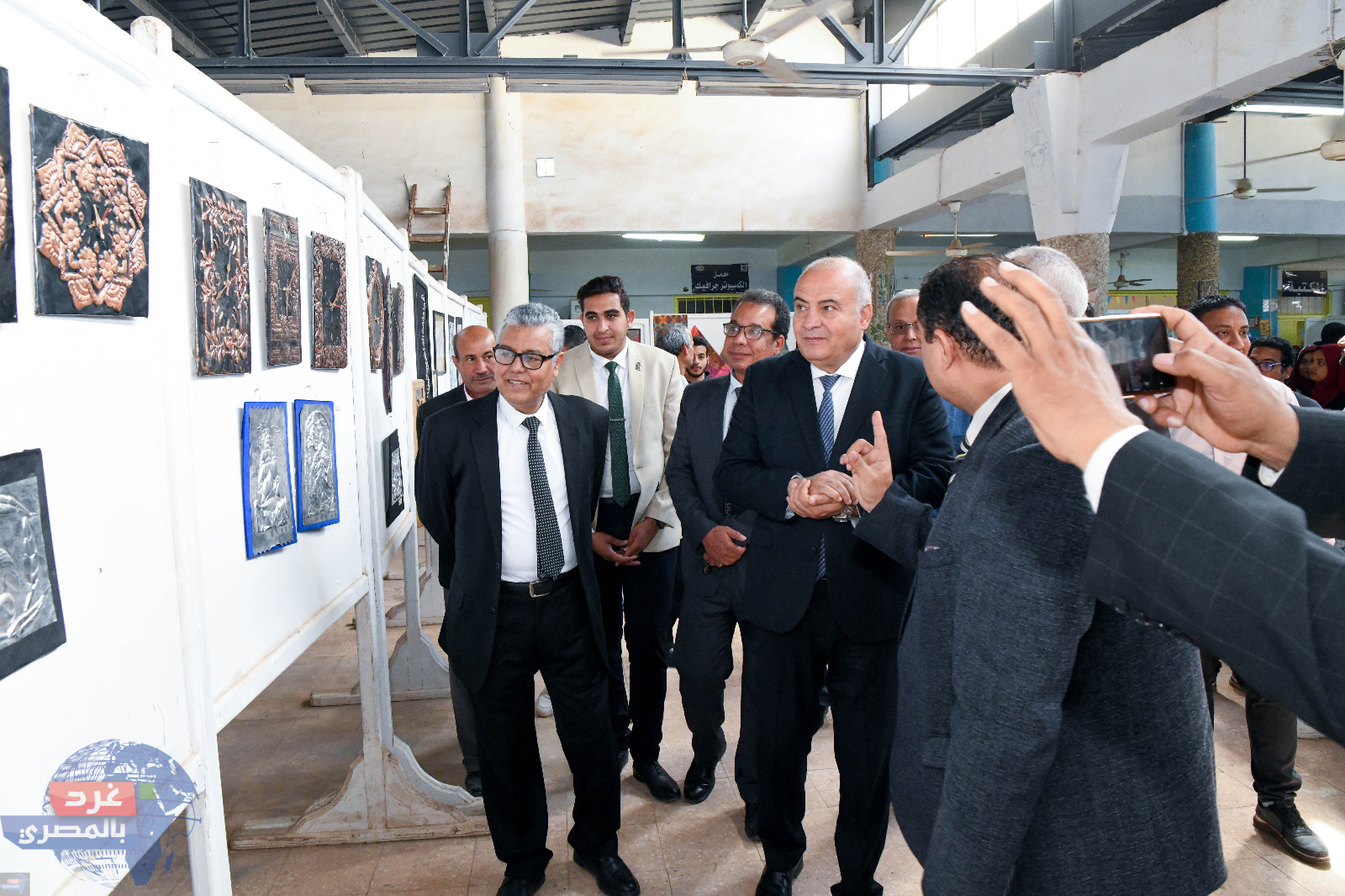 محافظ قنا ورئيس جامعة جنوب الوادى يدشنان فعاليات الأسبوع البيئى الخامس عشر 
