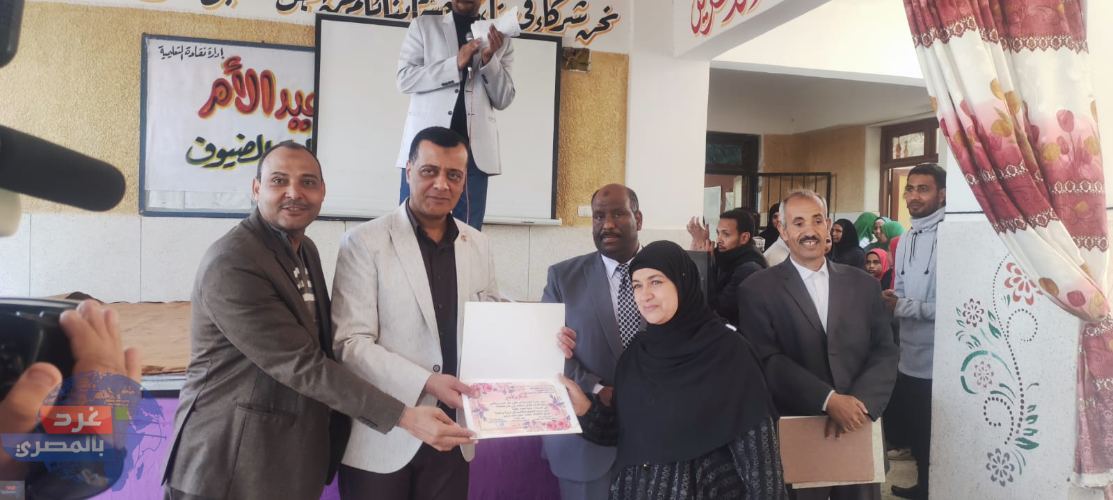 تعليم قنا يكرم الأمهات المثاليات وأسر الشهداء بمركز نقادة