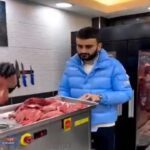الشيف التركي بوراك يصنع الاف قطع البرجر لمساعدة متضرري ‎الزلزال