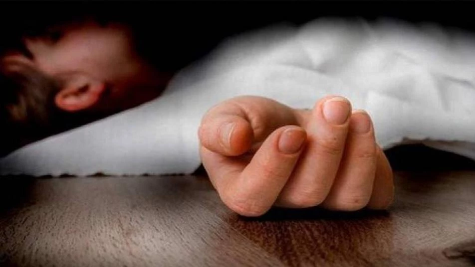 سيدة تذبح طفلا وتلقى جثته بالمقابر انتقاما من أمه