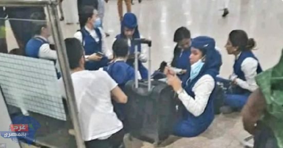 طائرة سعودية يفترش طاقمها أرض مطار الخرطوم