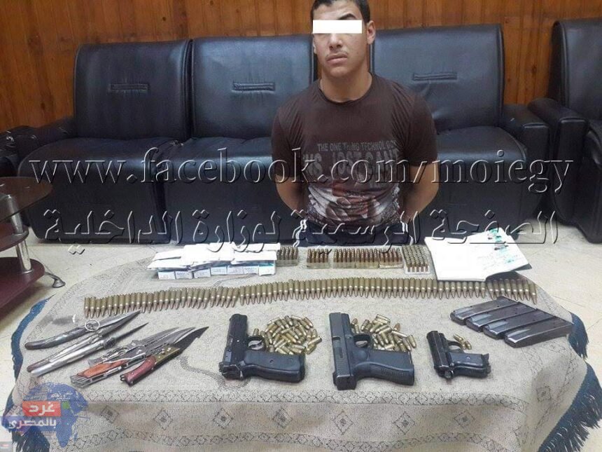 السجن 3 أعوام لمتهم بحيازة سلاح و155 قطعة حشيش في الإسكندرية