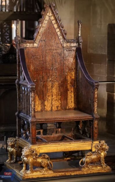 الكرسي التاريخي "حجر القدر".