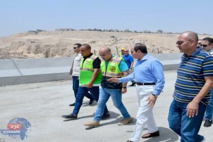 السيسي يقوم بجولة تفقدية لأعمال تطوير عدد من الطرق والمحاور بالقاهرة الكبرى