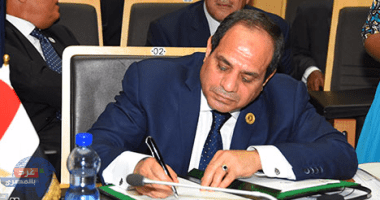 الرئيس يوقع قانونا بربط الحساب الختامي للموازنة العامة للدولة "2021-2022