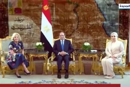 الرئيس السيسي والسيدة انتصار يرحبان بـ جيل بايدن في قصر الاتحادية 