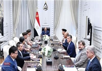 السيسي: الدولة تعمل بدأب على بناء قاعدة صناعية حقيقية ومتطورة
