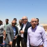 محافظ قنا يتفقد موقع إنهيار أحد أحواض الغابة الشجرية بالصالحية