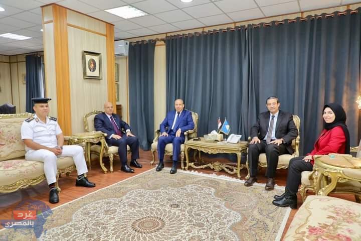 محافظ دمياط يستقبل قائد الفرقة ١٨ بالجيش الثانى الميدانى لتلقى التهنئة محافظ دمياط يستقبل قائد الفرقة ١٨ بالجيش الثانى الميدانى لتلقى التهنئة