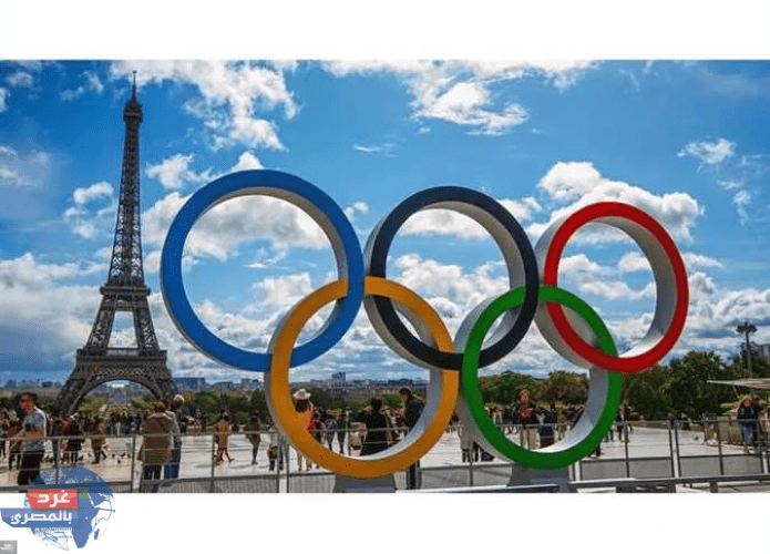الوفد الجزائري المشارك في أولمبياد باريس 2024 يُلقي الزهور في نهر السين تكريماً لأرواح الجزائريين الذين قُتلوا خلال "مجزرة باريس"