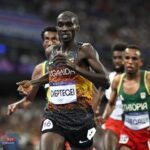 العداء الأوغندي جوشوا كيبتيغي يحرز ذهبية  سباق 10 آلاف متر في دورة الألعاب الأولمبية باريس 2024