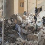 انهيار عقار بشبين الكوم بالمنوفية وسط جهود لانتشال وإخراج ضحايا وعالقين تحت الأنقاض وفق صحف محلية