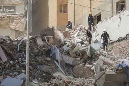 انهيار عقار بشبين الكوم بالمنوفية وسط جهود لانتشال وإخراج ضحايا وعالقين تحت الأنقاض وفق صحف محلية