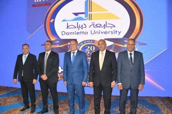 رئيس جهاز مدينة دمياط الجديدة يشارك حفل تكريم طلاب جامعة دمياط