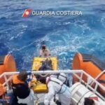 فُقد العشرات وتم إنقاذ سبعة أشخاص بعد غرق سفينة مهاجرين قبالة ساحل لامبيدوزا الإيطالي