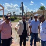 تكثيف فرق العمل لصيانة المسطحات الخضراء والحدائق والمتنزهات بمدينة دمياط الجديدة