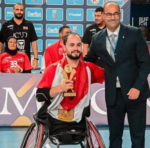 النجم المصري مجدي طلعت