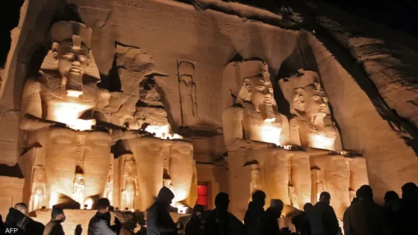 دفن رفات والدته في معبد أبو سمبل