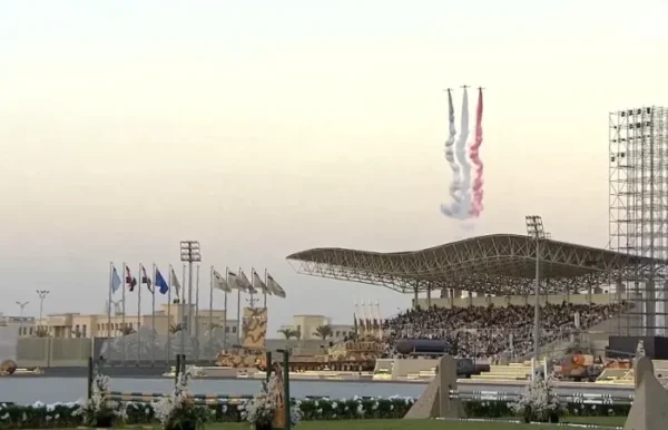 السيسي ومحمد بن زايد يشهدان عروضا لقوات الصاعقة المصرية