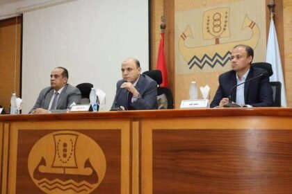 محافظ كفرالشيخ يبحث مشاكل الصيادين وتنمية الثروة السمكية ببحيرة البرلس