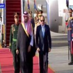 الرئيس السيسي في مقدمة مستقبلي بن سلمان عند وصوله إلى القاهرة