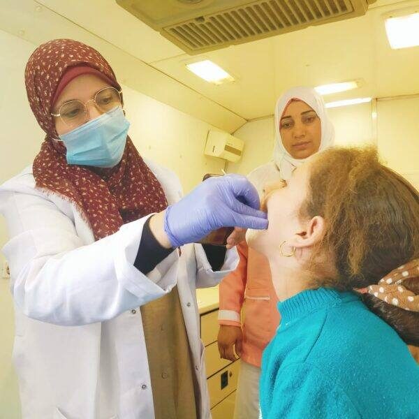 قافلة قرية البرادعية بصان الحجر بمحافظة الشرقية تقدم الخدمة لما يقارب ٢٠٠٠ مريض