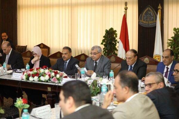 مجلس جامعة الزقازيق يعقد اجتماعه الدورى ويناقش عدداً من الموضوعات