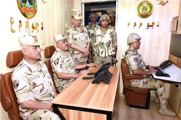 وزير الدفاع يشهد تنفيذ مشروع مراكز القيادة التعبوي بالمنطقة العسكرية