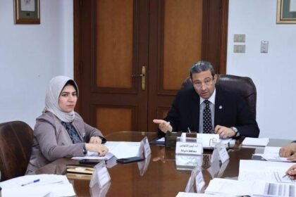محافظ دمياط يناقش محاور الخطة الاستثمارية للعام المالى القادم 2026/2025