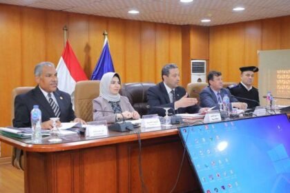 محافظ دمياط يرأس جلسة المجلس التنفيذى ويستعرض أبرز الجهود التى تم تحقيقها منذ انطلاق "بداية"