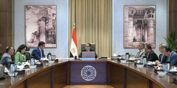 مدبولي يوجه برفع كفاءة وتطوير الوحدات المبنية في أرض مطار إمبابة