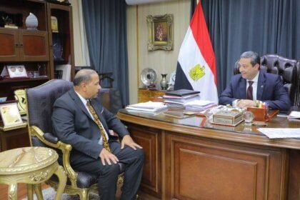 محافظ دمياط يلتقى مع القائم بتسير أعمال رئيس شركة مياه الشرب والصرف الصحى
