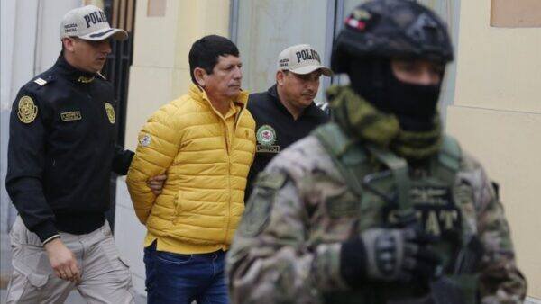 بيرو تعتقل رئيس اتحاد كرة القدم كجزء من تحقيق جنائي في الاحتيال