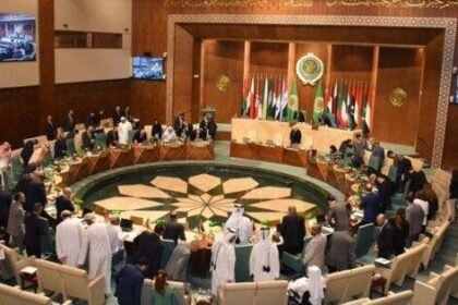 الجامعة العربية تدين محاولة إسرائيل توسيع رقعة الصراع.. وترحب بمذكرات الجنائية الدولية