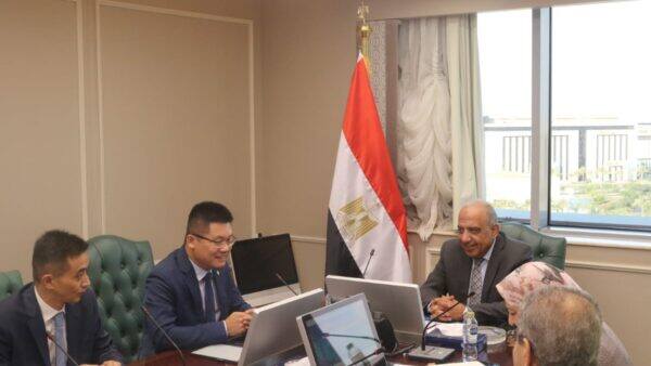 الكهرباء تبحث مع شركة هواوي الصينية التكامل التكنولوجي فى صناعة العدادات الكهربائية