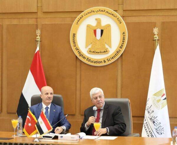 رئيس جامعة الزقازيق يشهد فعاليات اللقاء بين وزير التعليم العالي والتركي