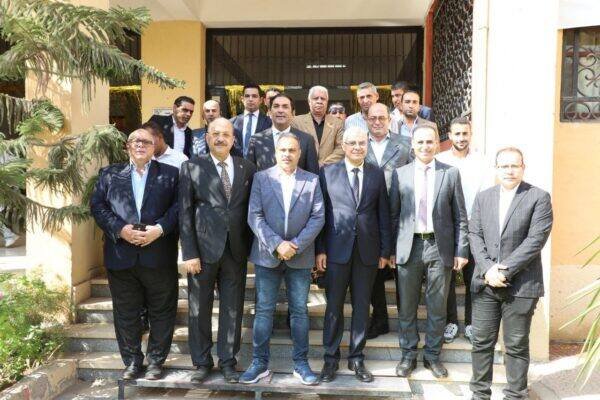 محافظ الشرقية يرافقه وكيل وزارة الصحة يزور كلية الطب البشري بفاقوس