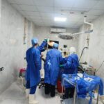 استخراج دبوس من مجرى البول في عملية دقيقة وعاجلة لإنقاذ حياة طفل بكفر صقر المركزي