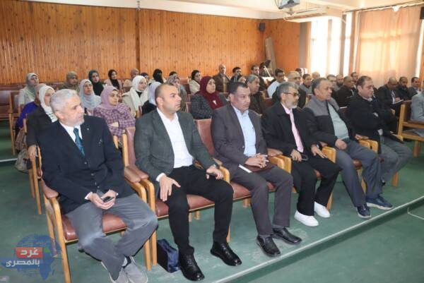 نائب رئيس جامعة الزقازيق للدراسات العليا والبحوث يفتتح ندوة المشروعات الخاصة بكلية الزراعة
