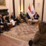 عبدالغفار يبحث إنشاء مصنع لإنتاج أجهزة الأشعة المتقدمة مع وفد فيليبس