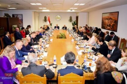 "وزير الخارجية والهجرة المصري يلتقي مع سفراء دول الاتحاد الأوروبي في القاهرة"