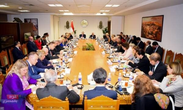 "وزير الخارجية والهجرة المصري يلتقي مع سفراء دول الاتحاد الأوروبي في القاهرة"