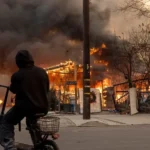 رياح "سانتا آنا" تحول كاليفورنيا إلى بؤرة من الجحيم
