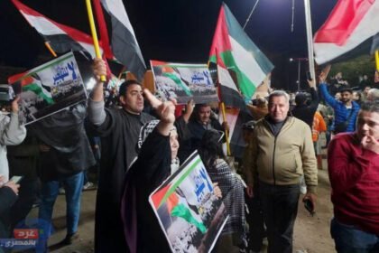 أبناء الدقهلية يشاركون المصريين أمام معبر رفح لتأييد السيسي ورفض تهجير الشعب الفلسطينى