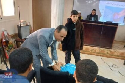وكيل صحة الشرقية يلقي محاضرة عن الإسعافات الأولية والإنعاش القلبي في قرية طاروط